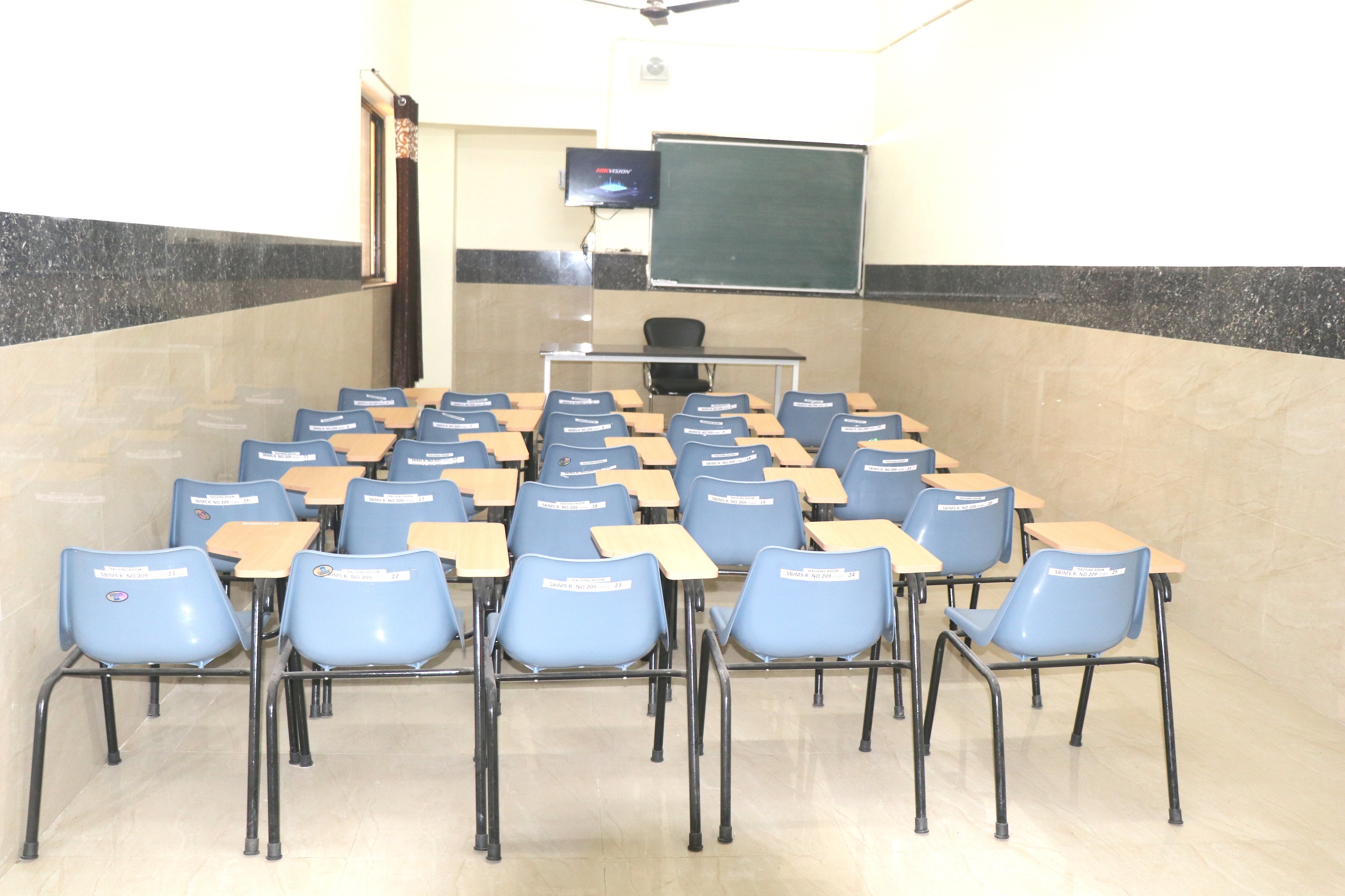 TEACHING ROOM